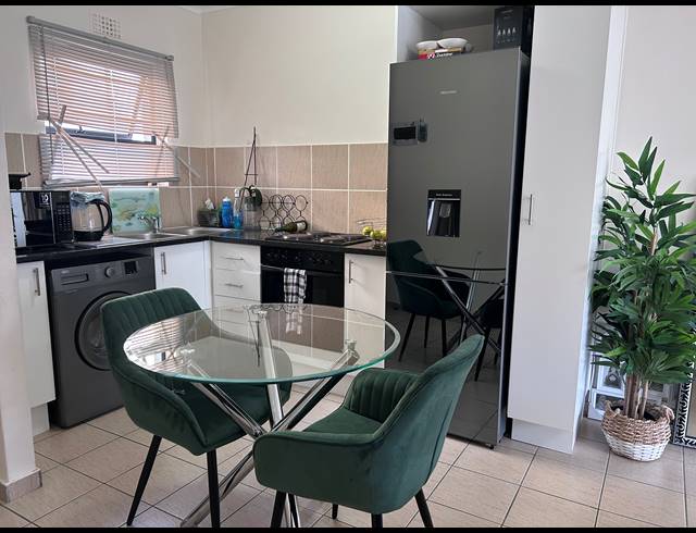 2 BEDROOM APARTMENT TO LET IN PARKLANDS EAST